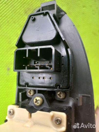 Блок кнопок стеклоподъемником 