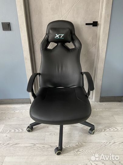 Игровой стул A4Tech X7 GG-1000B