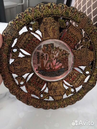 Тарелка с орнаментом