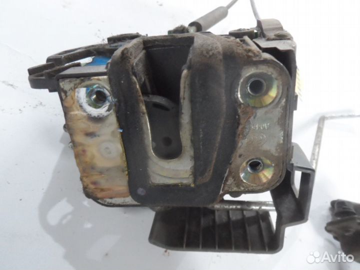 Ручка двери внутренняя правая в сборе с замком HYU