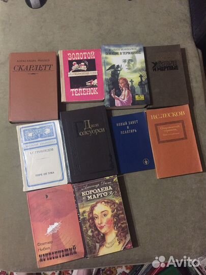 Книги классика, словари, иллюстрации