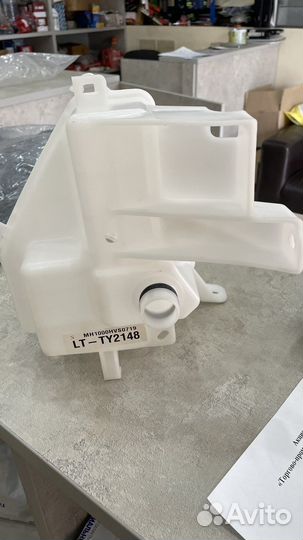Бачок омывателя для toyota rav4