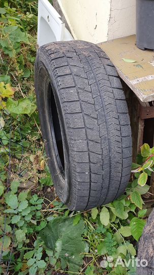 Bridgestone Blizzak VRX 215/60 R16 98S