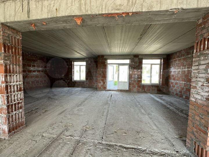 4-к. квартира, 122,2 м², 1/3 эт.