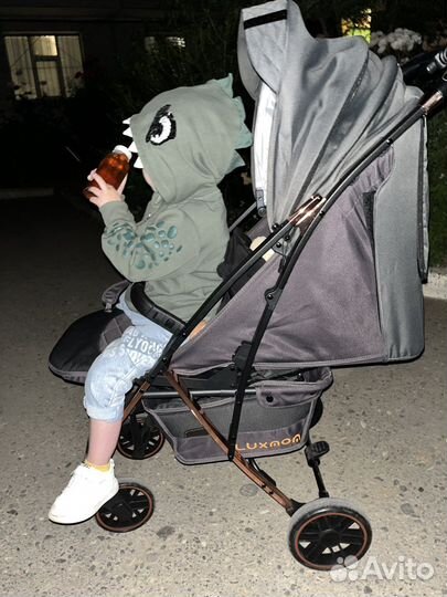 Детская легкая коляска