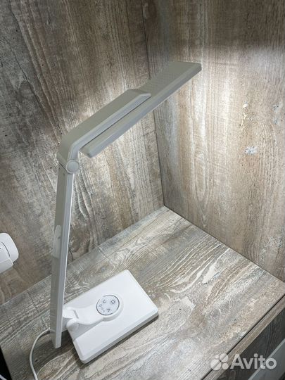 Светильник светодиодный настольный