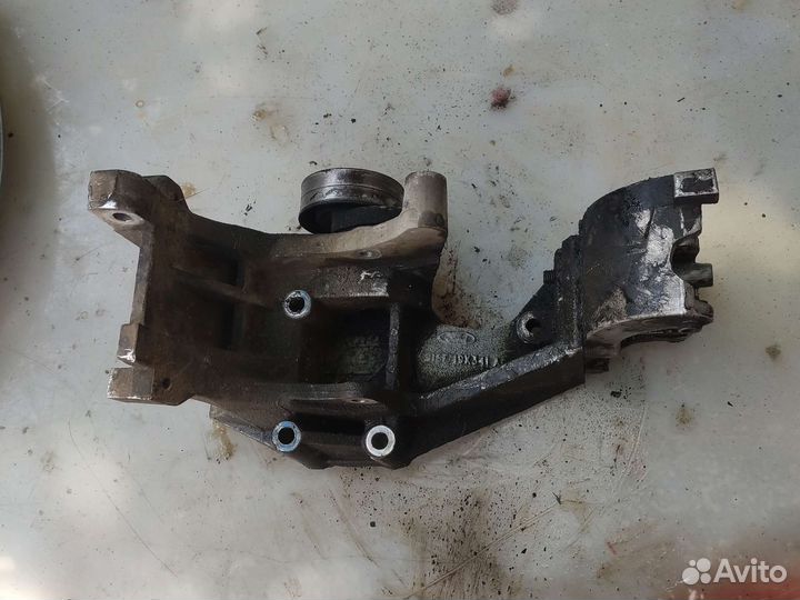 Кронштейн генератора форд эскорт 5