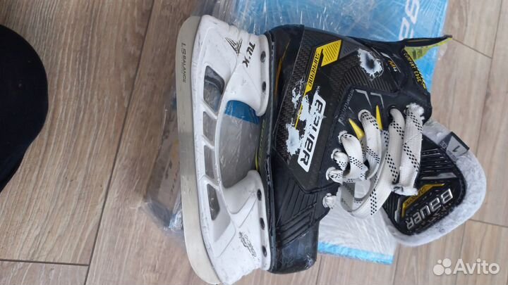 Коньки Bauer Supreme M4 JR 1 ее (р.32,5) детские