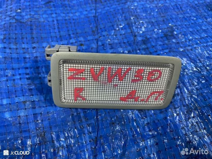 Светильник салона на toyota prius ZVW30 2zrfxe