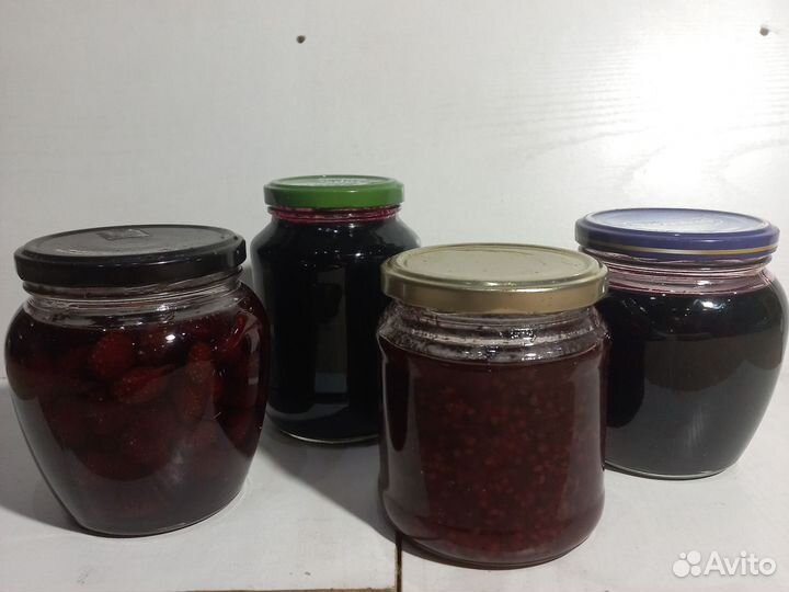 Соленья домашние, компоты, салаты, сок томатный