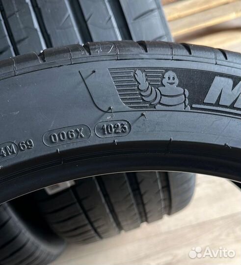 Michelin Pilot Sport 4 S 285/40 R23 и 325/35 R23