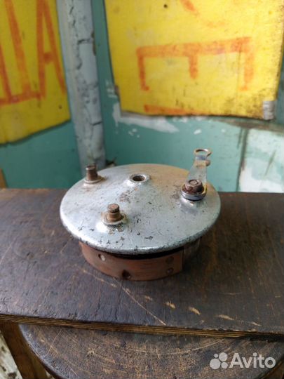 Задний опорник с колодкам мотоцикла Панония