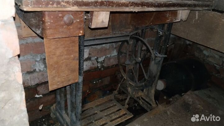 Станина чугунная от швейной машинки древняя