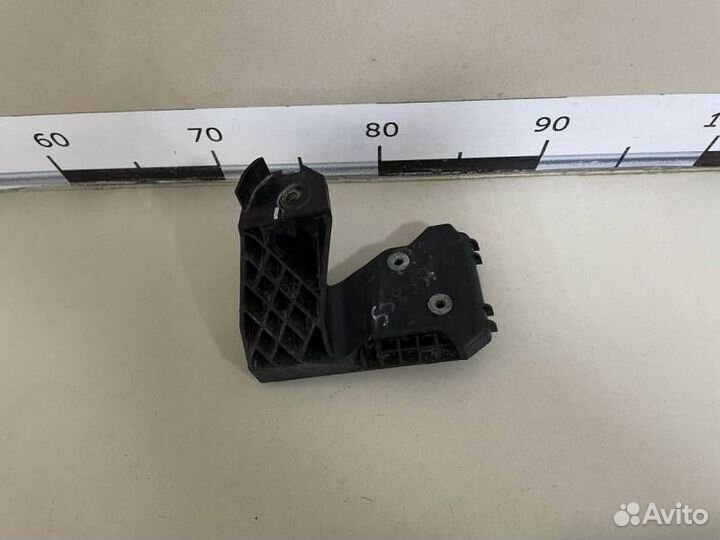 Кронштейн фар правый Skoda Karoq 2017