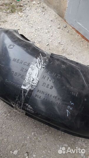 2 передних подкрыльника