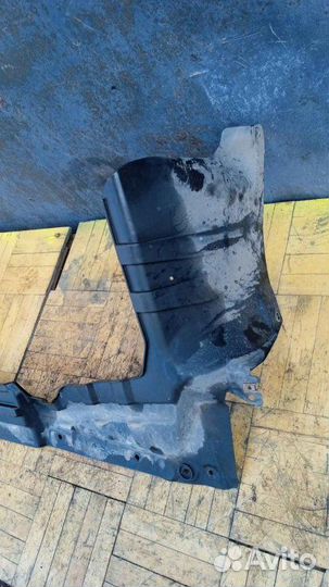 Пыльник двигателя центральный Chery Tiggo 3 2018