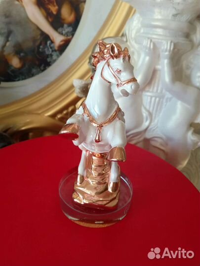 Статуэтка.Лошадь фарфор с позолотой