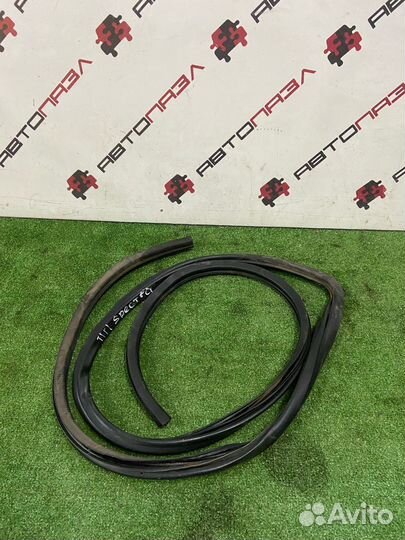 Уплотнитель проема двери передний правый Spectra