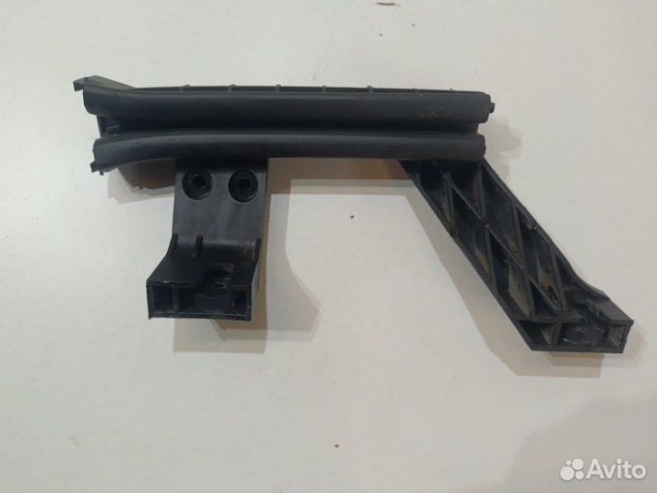 Направляющая стекла двери задняя правая Peugeot