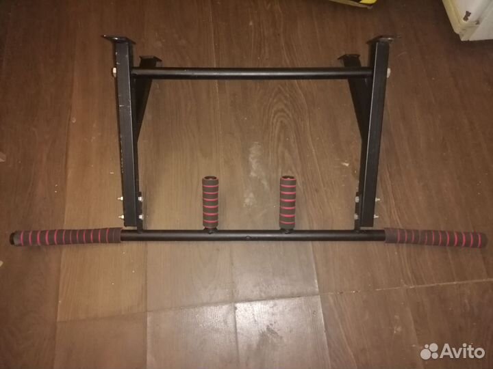 Турник настенный