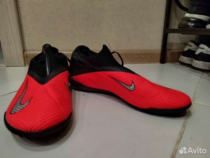 Футбольные бутсы nike