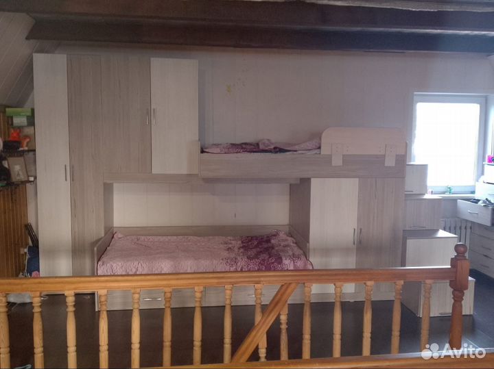 Двухъярусная кровать со шкафом