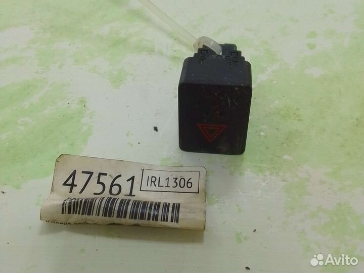 Кнопка аварийной сигнализации Nissan Tiida C11 сед