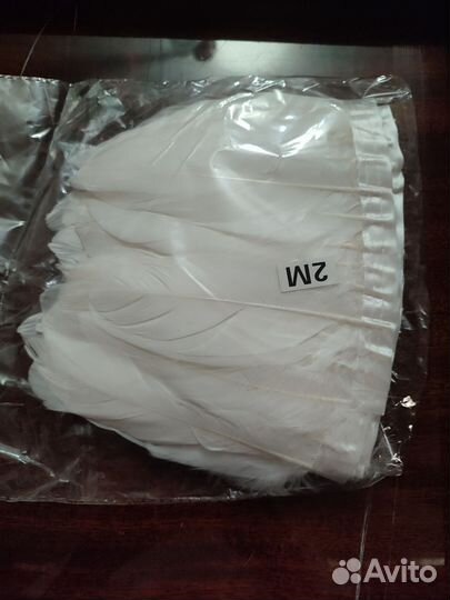 Перья на ленте новые