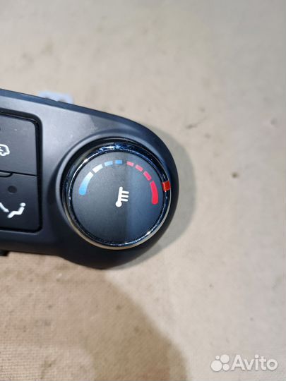 Блок управления отопителя Hyundai ix35