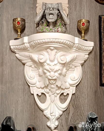 Капитель, маскарон, консоль