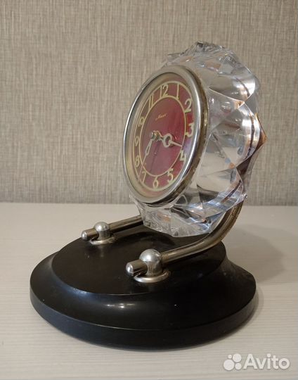 Часы Маяк настольные, механические