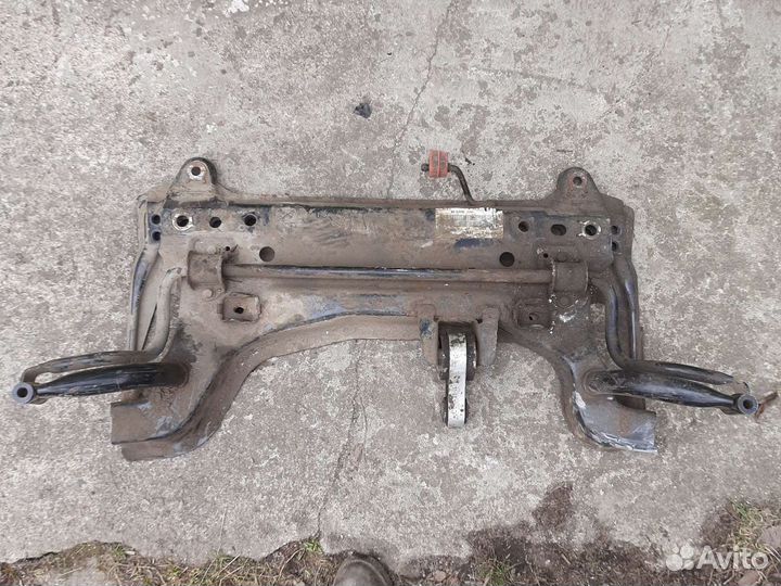 Балка передняя подмоторная Ford Fusion