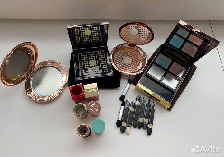 Пустые футляры от косметики Gucci, Charlotte