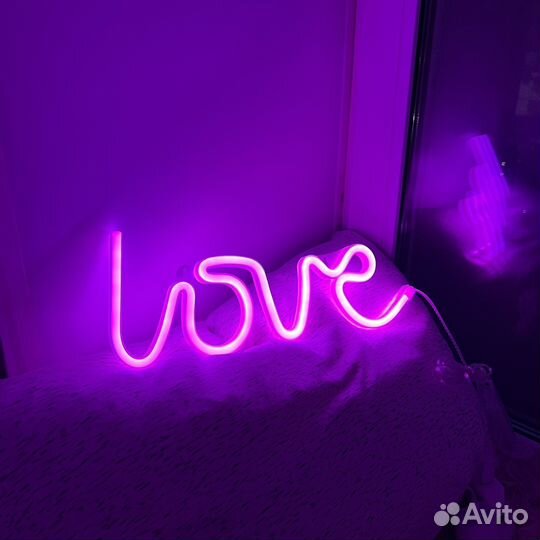 Неоновый светильник LED love