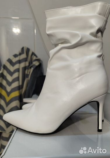 Ботильоны белые
