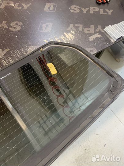 Стекло двери багажника subaru forester 2007