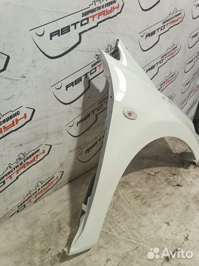 Крыло nissan tiida tiida latio C11 JC11 NC11 SC11 SJC11 SNC11 63100ED030 переднее правое белый, QX1