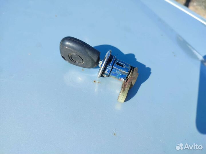 Личинка замка с ключом на renault logan 1