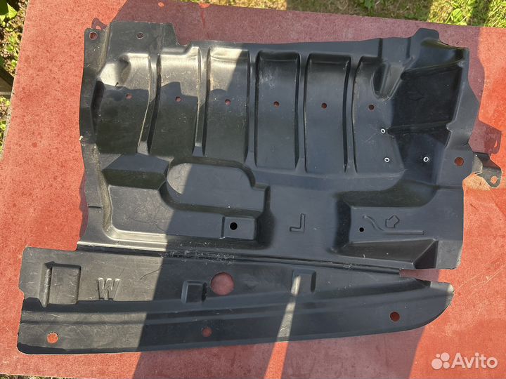 Пыльник двигателя левый Nissan Maxima