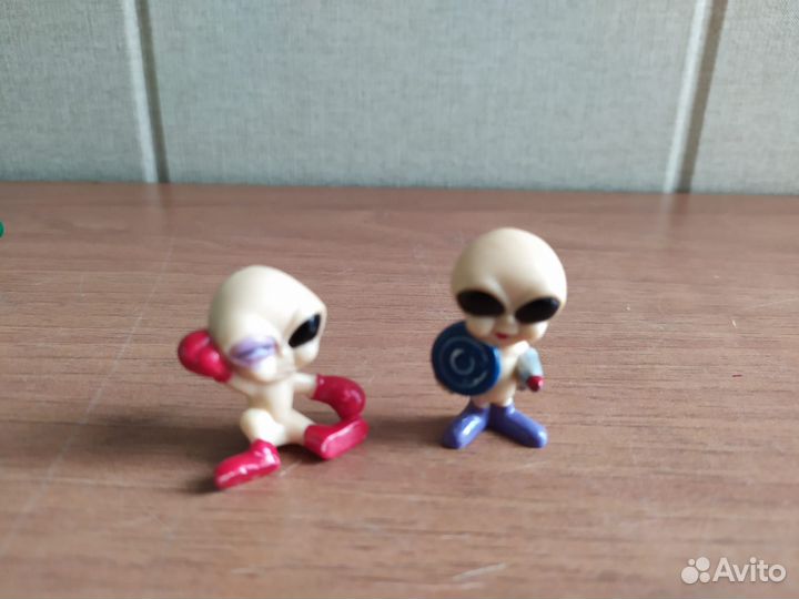 Фигурки из разных серий киндер-сюрпризов 2