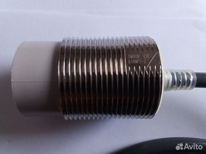 Omron E2E-X18MF1-Z инуктивный