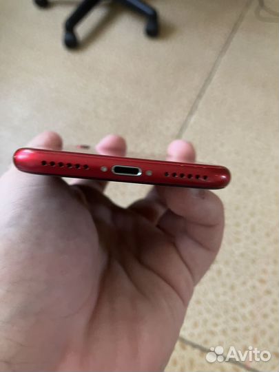 Телефон iPhone 8 64 gb RED
