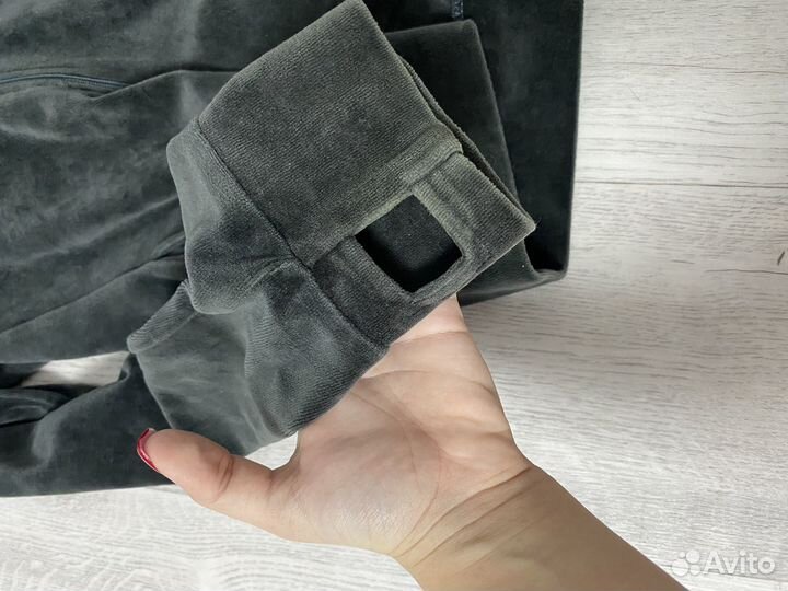 Велюровая кофта на замке