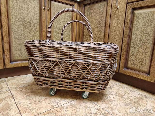 Дровница из ротанга