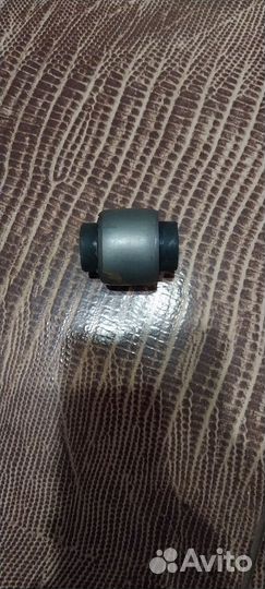 Сайлентблок заднего верхнего рычага 52395-S5A-004