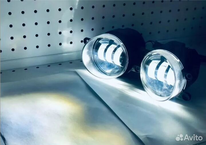 Противотуманные фары Toyota Avensis