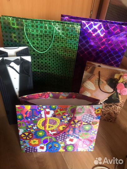 Подарочные пакеты и коробки