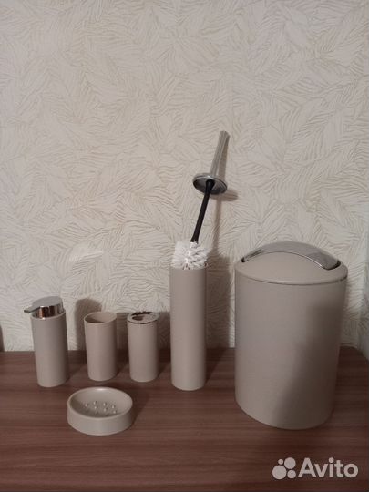 Набор аксессуаров для ванной. Ведро, йоршик