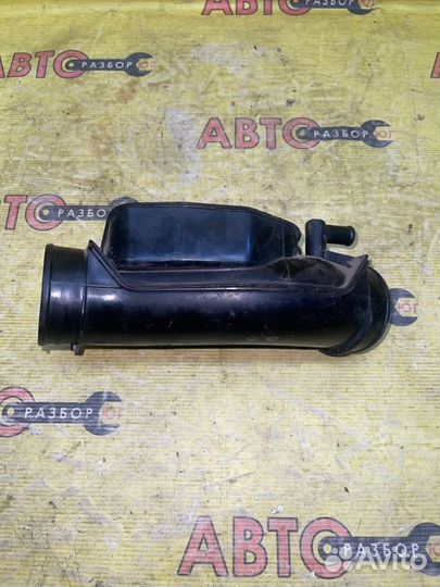 Патрубок воздушного фильтра Nissan Fuga Y50 VQ35DE