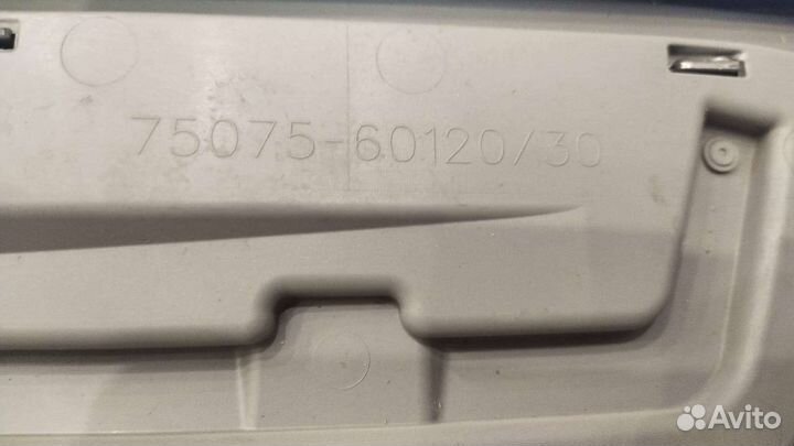 Молдинг Ленд Крузер200 задней правой двери серебро